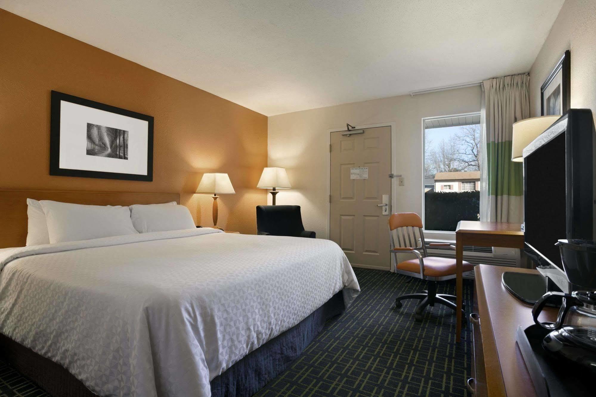 Days Inn By Wyndham Chattanooga/Hamilton Place Esterno foto